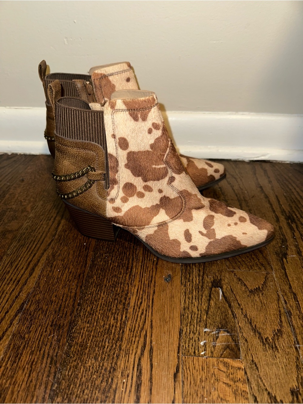 Women's Size 10 Comfort Brand Cowhide Pattern Ankle Boots